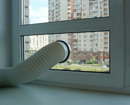 Kondicioniera monobloka modeļa gofrēts kanāls Mobilā gaisa kondicionētāja uzstādīšana
