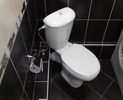 When using corrugations, excesses should be avoided. Toilet installation