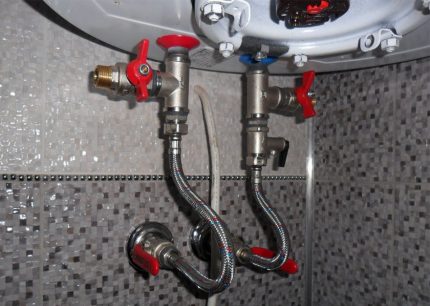 Ang minimum na fuse distance ay ang pinakamahusay na solusyon. Ang distansya mula sa balbula hanggang sa boiler