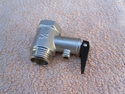 Valve with plastic lever Proportional-operated safety device