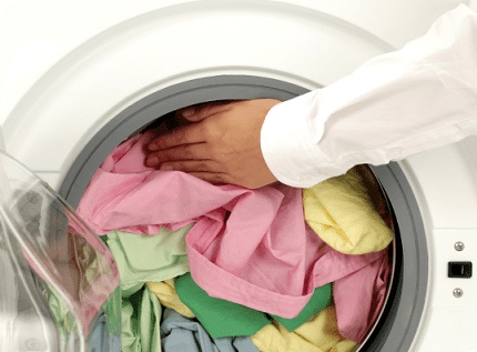 Wrong loading of laundry into the tank of a Samsung washing machine Difficulties with an extraction