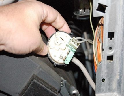 Damage to the pressure switch of the washing machine Damage to the pressure switch of the washing machine