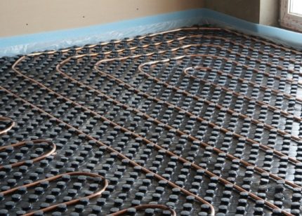 Ang sahig ng tubig ay nagtipon mula sa mga tubo ng tanso Mga tubo ng Copper para sa underfloor heat