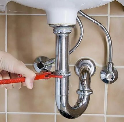 It is important not to overtighten the mounting during installation Pulling joints to detect leaks