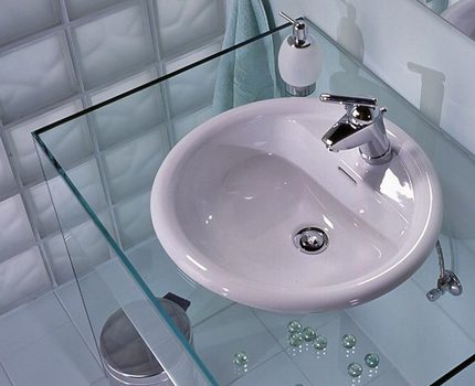 Napakadaling hindi mapupuksa ang mga gasgas sa baso Glass countertop para sa banyo