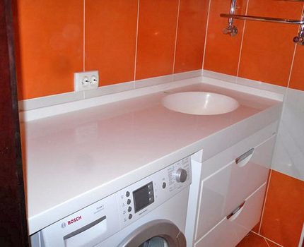 Ang plastik ay hindi kumakalat mula sa kahalumigmigan at mura Plastic worktop ng banyo