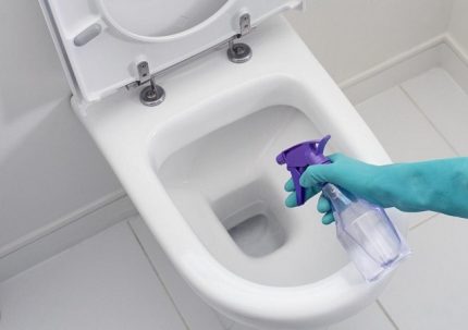 S'il y a des traces de rouille, vérifiez l'état du réservoir de vidange. Nettoyage des traces d'eau