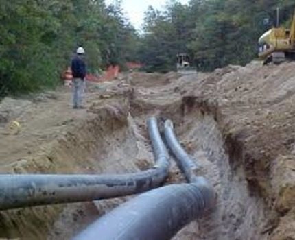 Posible na agad na mai-mount ang pangunahing pipe at looping Ang sabay na pagtula ng pangunahing linya ng gas at kahanay