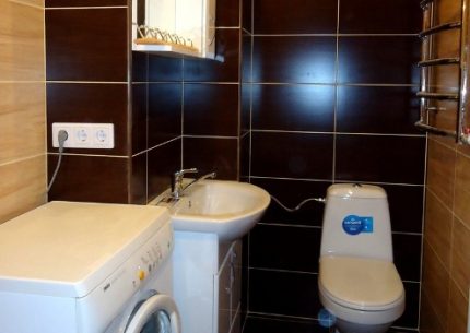 Ang mga masking outlet sa banyo ay hindi lumalabag sa mga patakaran sa kaligtasan Ang block outlet sa paligid ng sulok