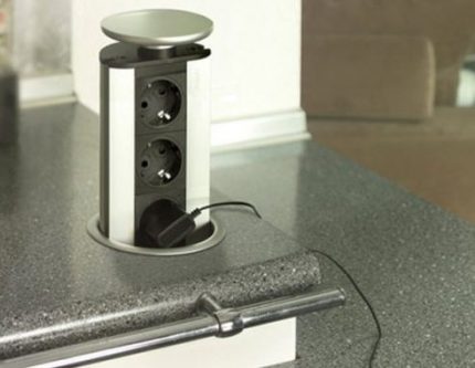 Kapag bumili ng isang maaaring iurong module para sa banyo ay dapat pumili sa IP55 Retractable Socket Module