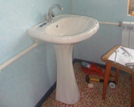 Bồn rửa mặt Chìm với sự hỗ trợ