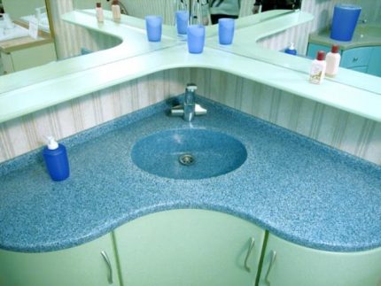 Bồn tắm góc làm bằng đá granite nhân tạo Bồn rửa tích hợp