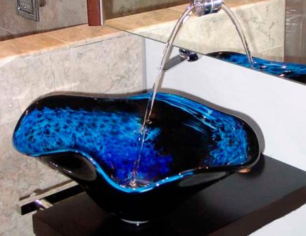 Góc kính chìm trong phòng tắm Bồn rửa kính