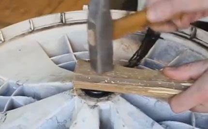 Pressing the packing gland