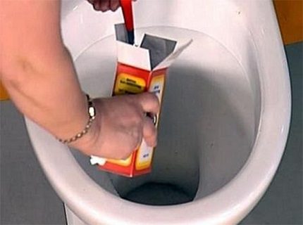 Nettoyer les toilettes avec du soda Nettoyer les toilettes avec du soda