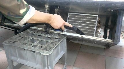 Чишћење кондензатора хладњака Чишћење кондензатора хладњака