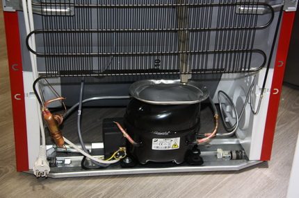 Der Kühlschrank funktioniert nicht oder schlecht - Ursachen für Fehlfunktionen Kühlschrankkompressor