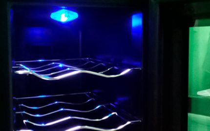 Einige Modelle montieren LED-Hintergrundbeleuchtung Dunavox-Modell