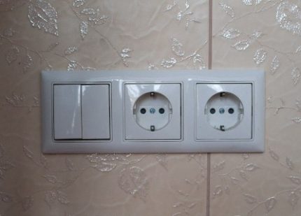 Soketli blok biçiminde iki tuşlu anahtar İki gang anahtarlı soket ünitesi