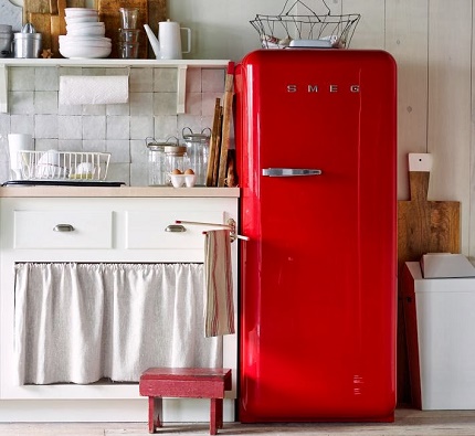 Retro-Stil Kühlschrank in der Küche Retro-Stil Kühlschrank in der Küche