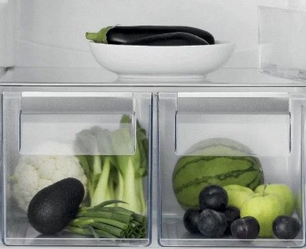 La nouvelle technologie garde les légumes délicats frais Contenants et étagères dans le réfrigérateur Electrolux