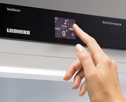 Sie können eine Benachrichtigung über Fehler im Betrieb des Kühlschranks auf Ihrem Gerät erhalten SmartDevice-System
