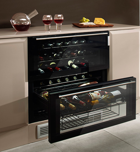 Prominente Schublade mit Schublade
