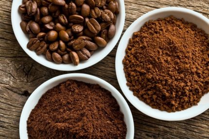 Kaffeebohnen oder Pulver daraus erfrischen die Kühlkammer perfekt Kaffee als natürlicher Geschmack