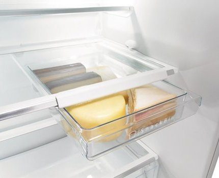 Une boîte en plastique pour l'huile et autres petites choses est très pratique Conteneur de collation