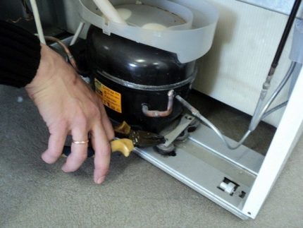 Es ist nicht überflüssig, die Befestigungsschrauben des Kompressors zu überprüfen Kompressorhalterungen