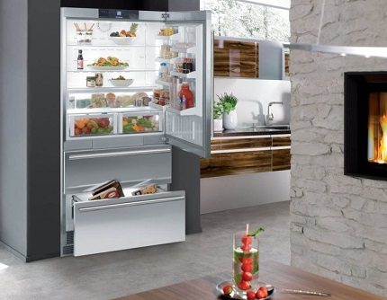 Liebher Kühlschrank im Innenraum Liebher Kühlschrank im Innenraum