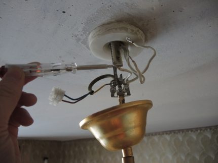 Gösterge tornavidası ile faz teli arama