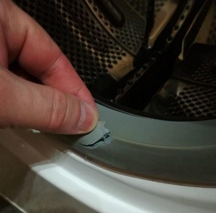 Sticking a piece to the cuff Gum section