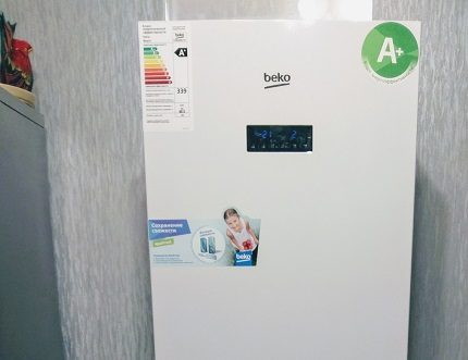 Informationsaufkleber auf dem Kühlschrank Informationsaufkleber auf dem Kühlschrank