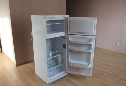 Nach dem Kauf neuer Geräte müssen Sie diese vor dem Gebrauch waschen. Neuer Kühlschrank