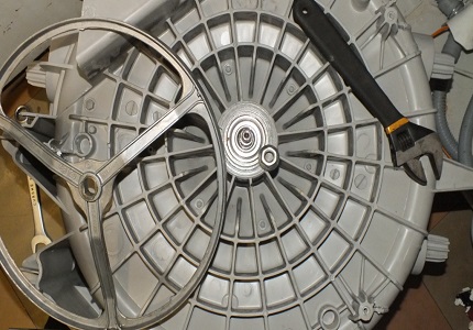 A bent or deformed part should be replaced with a new one. Unscrewed Drum Pulley