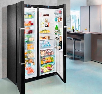 Die zweitürige Einheit benötigt mehr Platz für die Installation Kühlschrank nebeneinander
