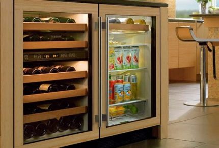 Sie können sogar Joghurt und andere Produkte im Weinkühlschrank aufbewahren Weinlagerung