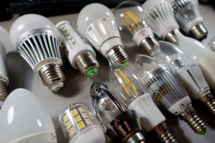 Il est important d'acheter uniquement des modèles d'ampoules LED de haute qualité Une variété de modèles de lampes LED