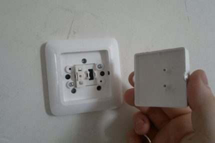 התקנת מקש המתג בלוח הקדמי החלף חומרה