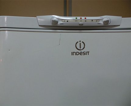 Kühlschrank-Bedienfeld der Marke Indesit Mechanisches Kühlschrankbedienfeld