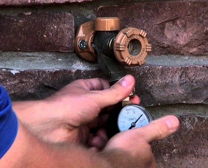 Mesure de la pression réelle dans la canalisation Pression d'écoulement d'eau