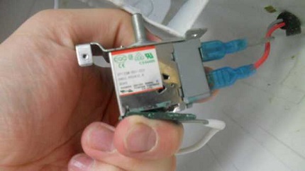 Menggantikan termostat