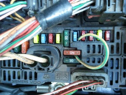 Oxidation von Kontakten in elektrischen Leitungen Kontaktreinigung