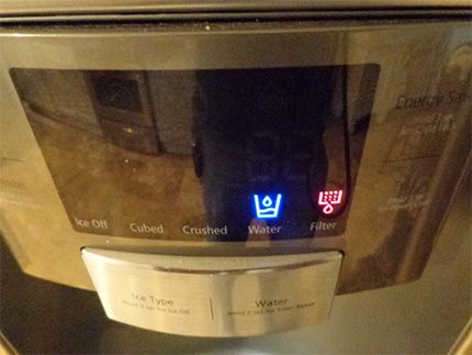 Anzeige von Ausfällen von Samsung-Kühlschränken Fehler wird auf dem Kühlschrank angezeigt