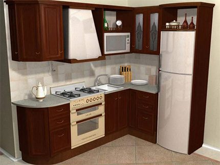 Ein häufiger Grund für bevorstehende Liebher-Kühlschrankreparaturen Ein Kühlschrank ist in das Küchendesign integriert