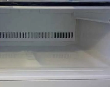 Verletzung der Temperatur im Gefrierschrank Wasser im Kühlschrank