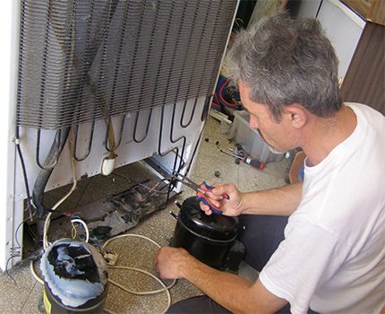 Liebherr Kühlkompressor Austauschverfahren Austausch des Kühlschrankkompressors