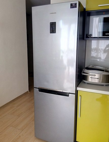 Kein Frostsystem verbraucht zusätzliche kW pro Jahr Kühlsystem im Kühlschrank Samsung