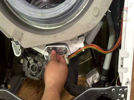TEN is extremely simple unscrewed and removed from the landing compartment TEN removal